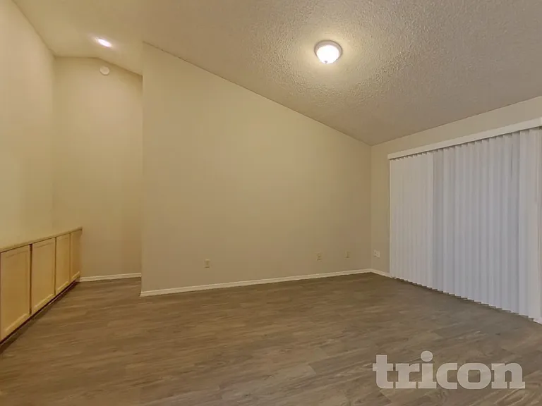 1313 N Avoca — Photo 3