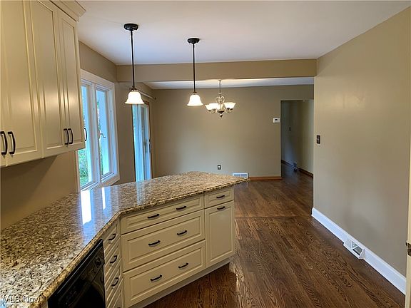 5th image of 16147 Ramona Dr