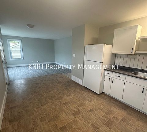 3rd image of 164 Morland Ave #2