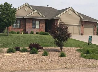 1704 E Grandview East Dr, Garden City, KS 67846