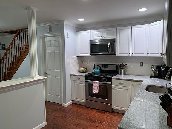 5th image of 2216 Montrose St