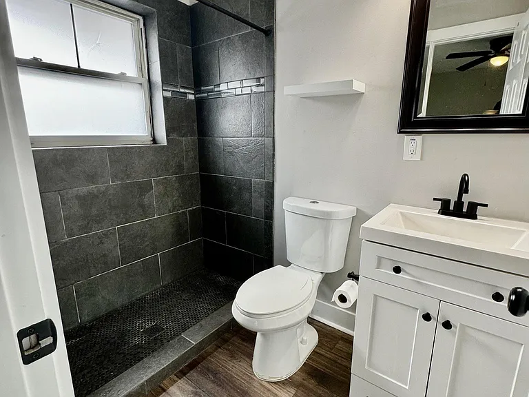 304 N Hyde Park Ave #B — Photo 13