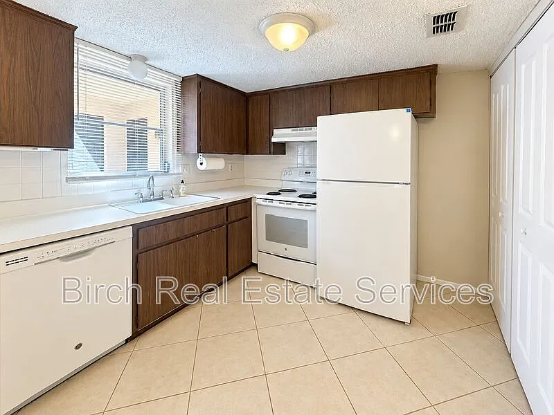 2 bed, 2.0 bath, 1350 sqft, $1,595 — Photo 4