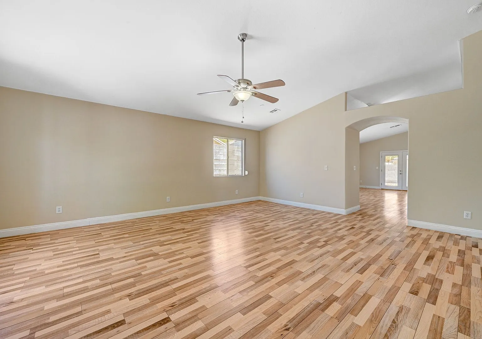 Gorgeous 1 story Home — Photo 2