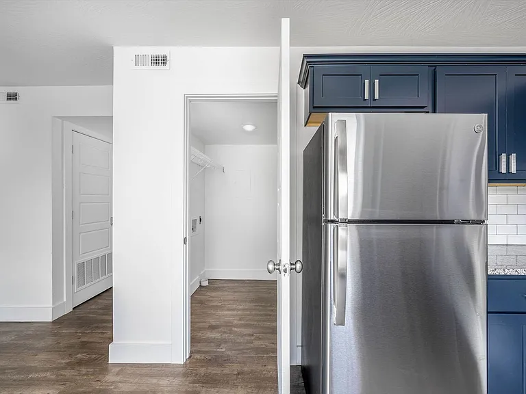 Montclair Point Condominiums — Photo 18