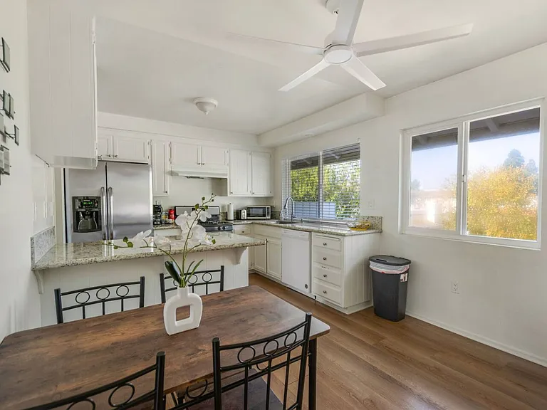 418 Nobel Ave #D — Photo 2