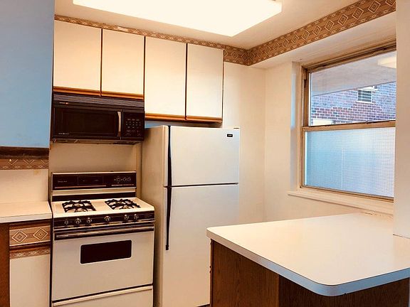2nd image of 5800 Arlington Ave APT 7S