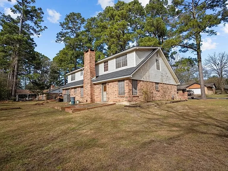 1310 Spring Valley Dr — Photo 15