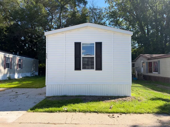 525 Thoreau #21, South Lyon, MI 48178