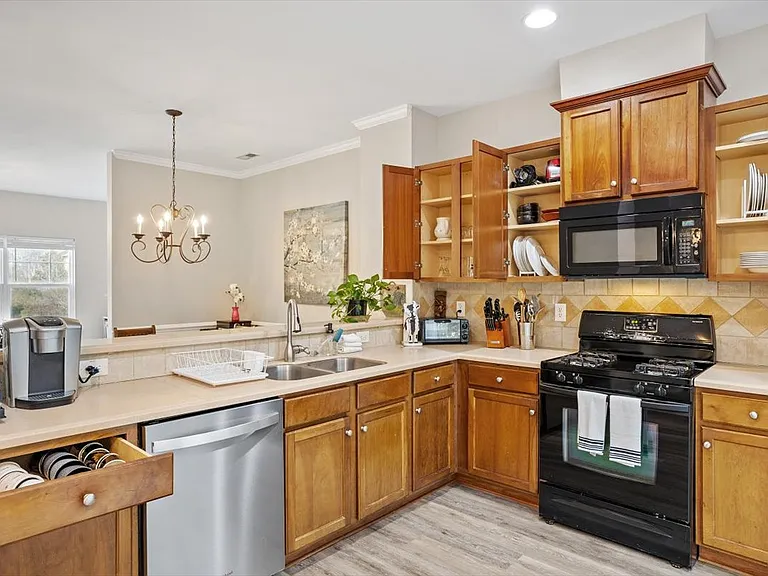 104 Linden Park Ln — Photo 22