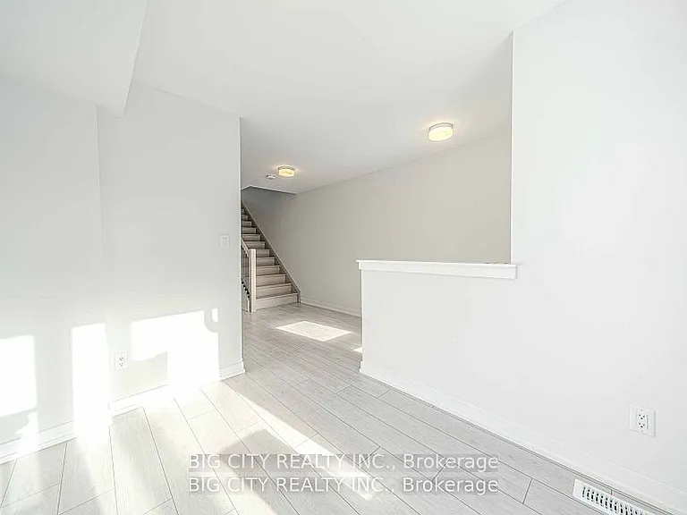 46 Akil Thomas Gdns S — Photo 18