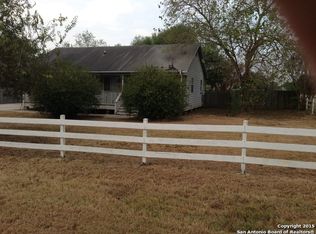 815 Mesquite St, Jourdanton, TX 78026