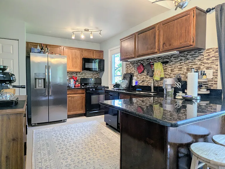 319 W Doral Ct — Photo 6