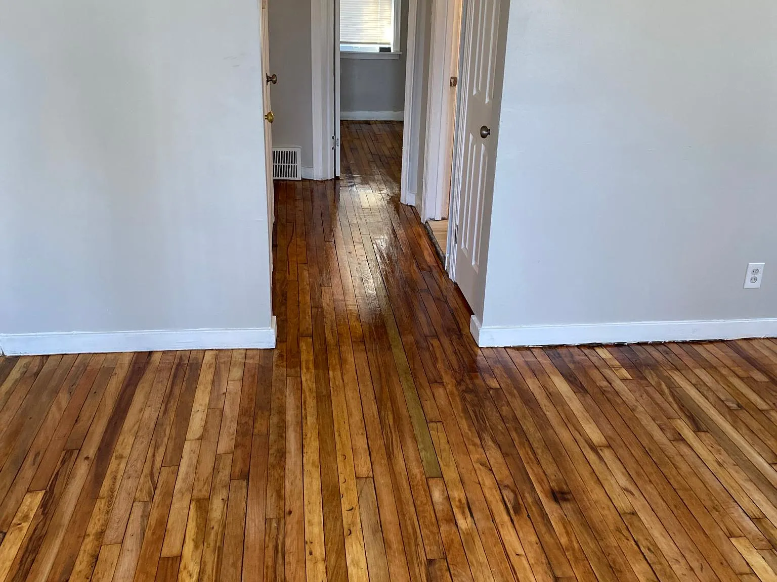 3 bed, 909 sqft, $1,350 — Photo 4