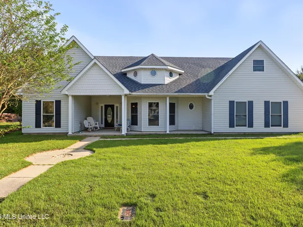426 Merritt St, Waveland, MS 39576