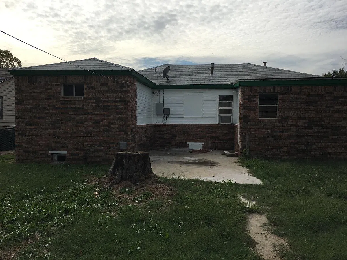 4 bed, 1406 sqft, $725 — Photo 2