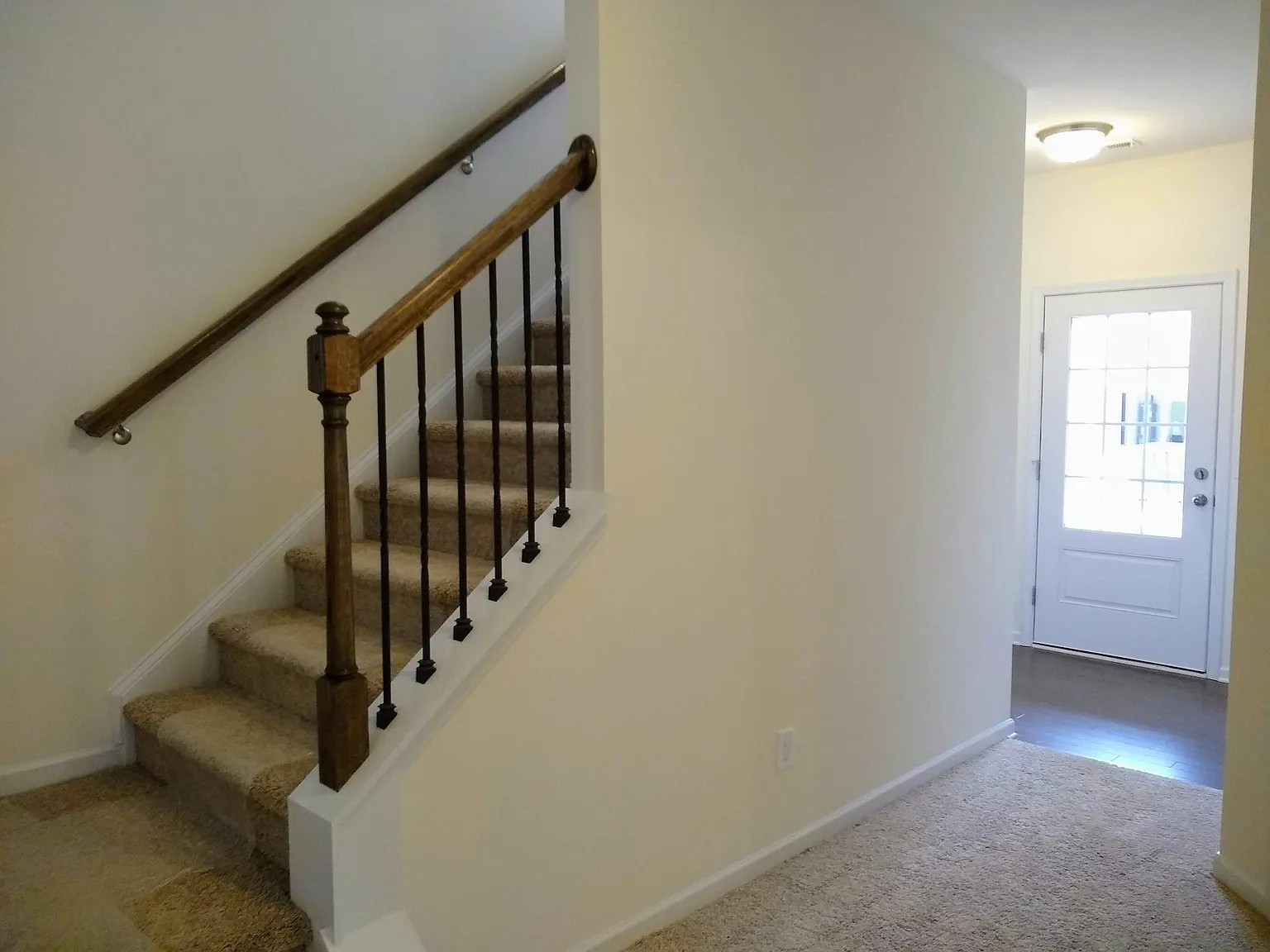 4 bed, 2.5 bath, 2171 sqft, $2,285 — Photo 3