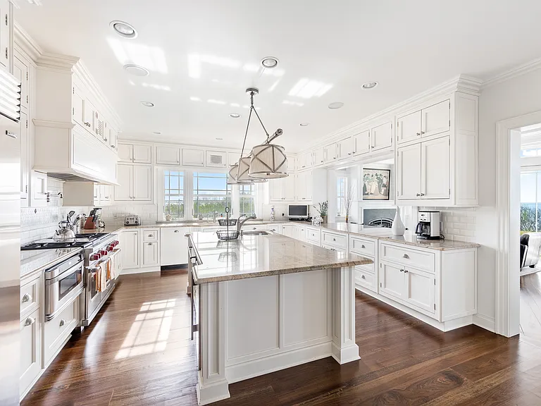 351 Kings Point Rd — Photo 7
