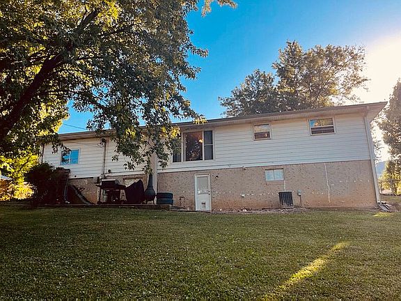 3rd image of 3503 Angela Ln