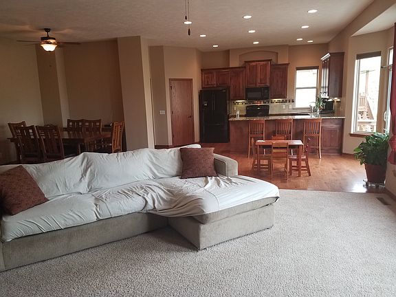 3rd image of 5617 S 165th St