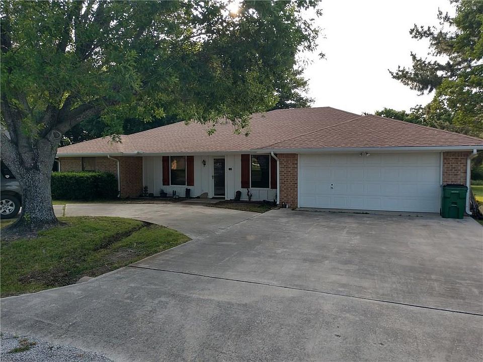 1st image of 132 Runaway Bay Dr