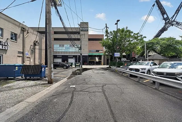 607 W Roosevelt Rd — Photo 51