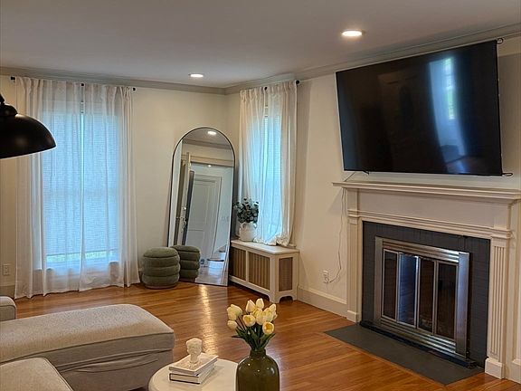 2nd image of 60 Rencelau St