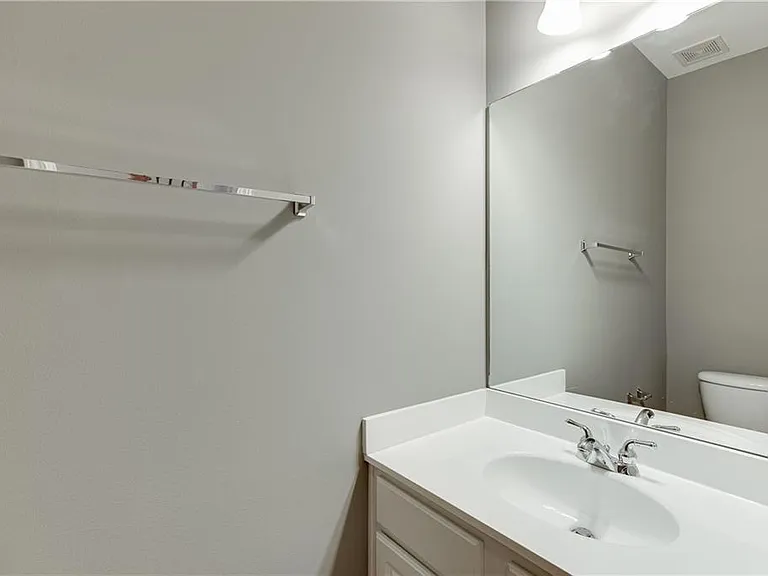 2801 Loftview Sq — Photo 8