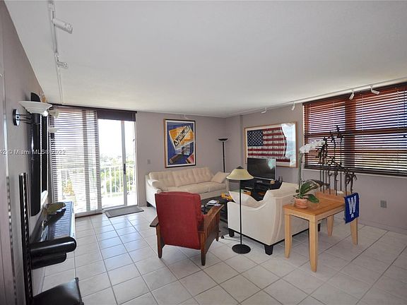 3rd image of 2829 Indian Creek Dr Penthouse 3