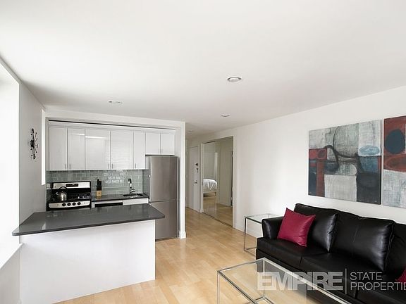 4th image of 150 W 51st St APT 2019