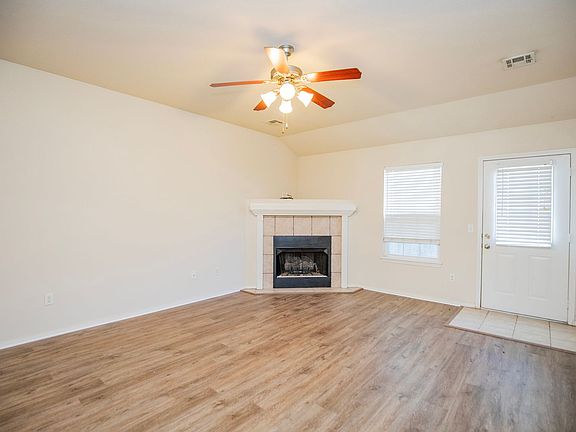 2nd image of 610 Maplewood Dr
