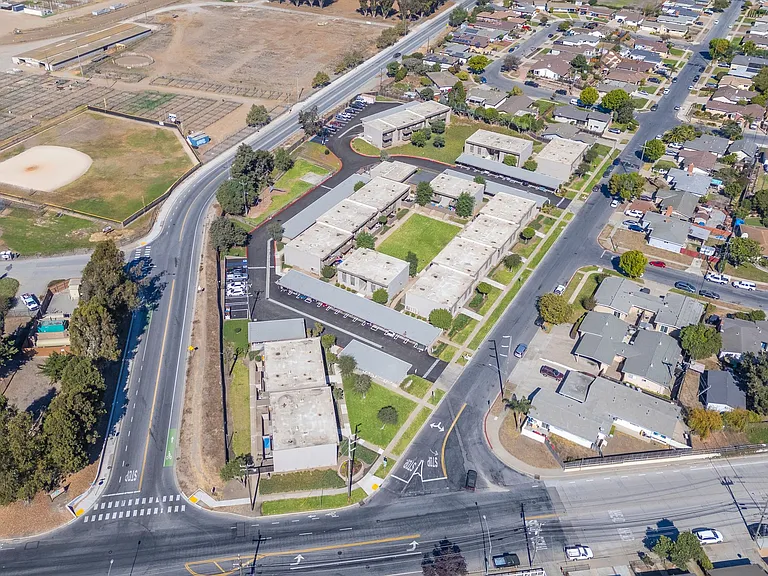 Plaza Apartments — Photo 16