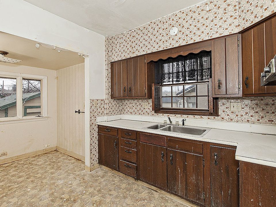 1st image of 64 E Avondale Ave