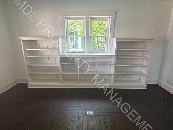 2nd image of 120 N Oakley St