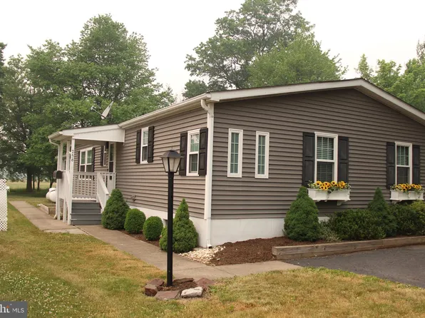 756 Aspen Cir, Red Hill, PA 18076