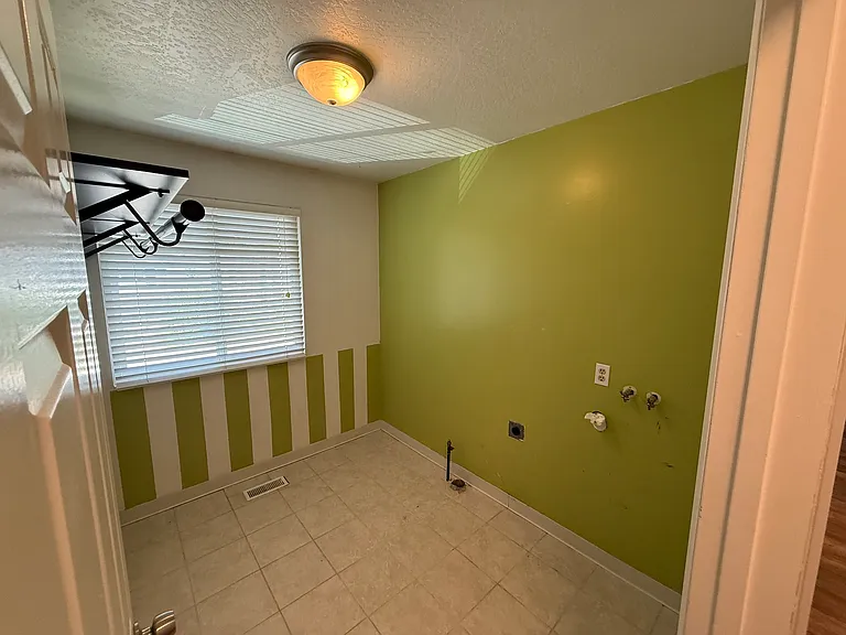 1242 E Freshman Cir — Photo 11
