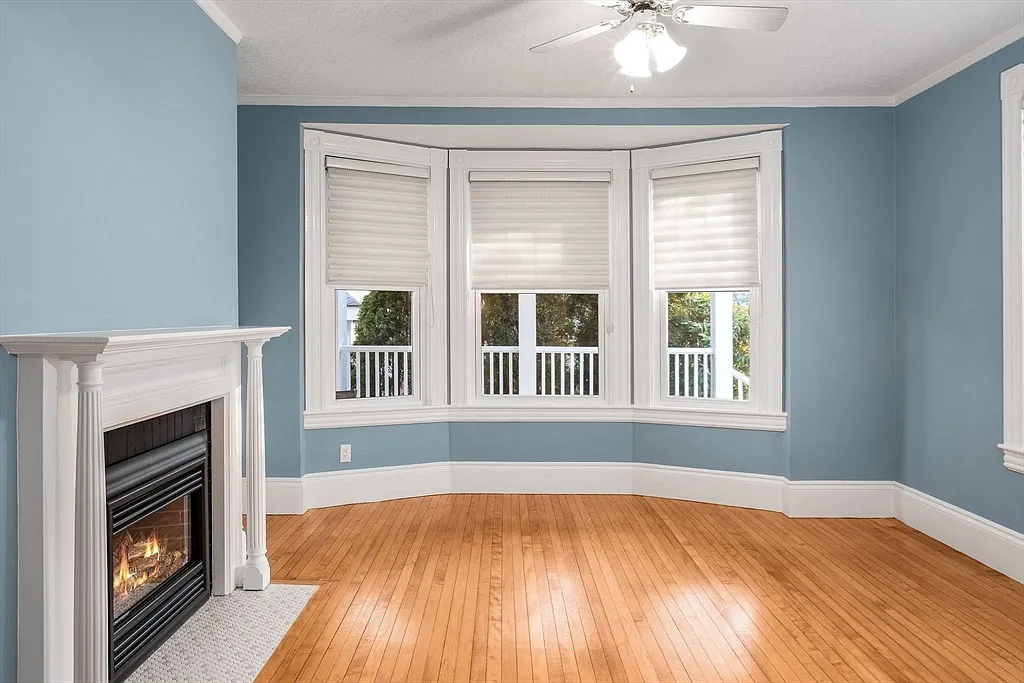 4 bed, 2.5 bath, 2500 sqft, $5,800 — Photo 4