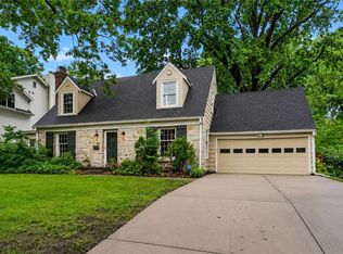 6042 Howe Dr, Fairway, KS 66205