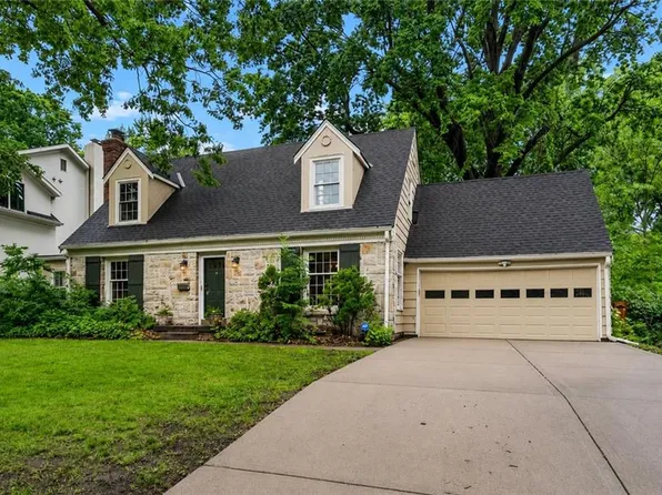 6042 Howe Dr, Fairway, KS 66205