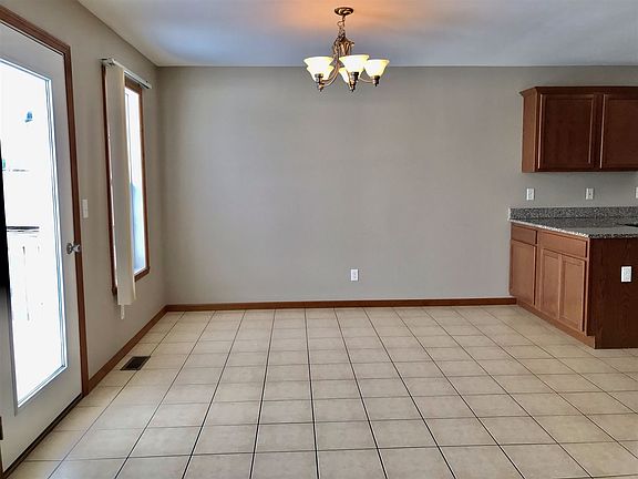 5th image of 3058 Warwickshire Dr