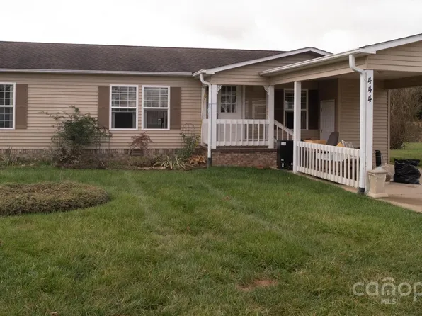 444 Riverwind Dr, Hendersonville, NC 28739
