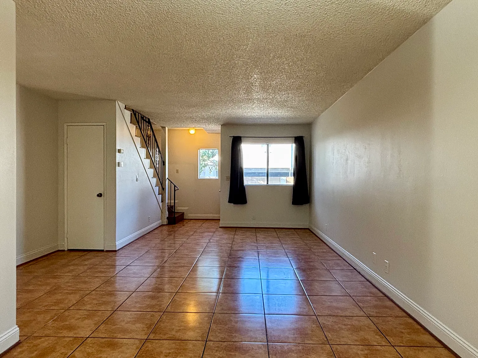 3 bed, 2.5 bath, 1520 sqft, $3,200 — Photo 3