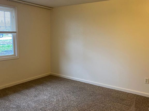 5th image of 821 E 11th St #5