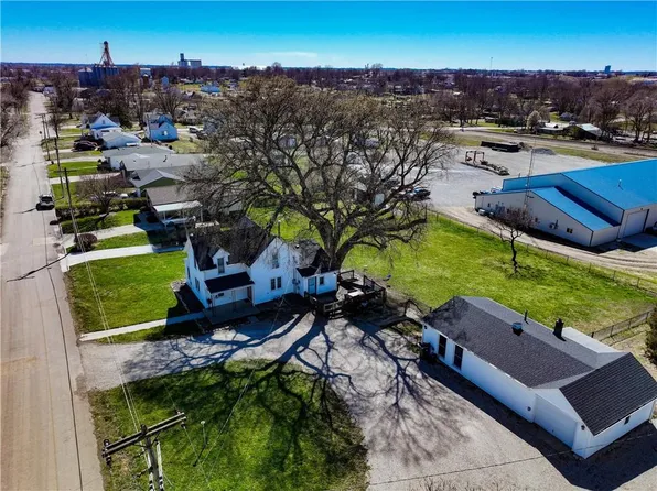 500 N 9th St, Hiawatha, KS 66434