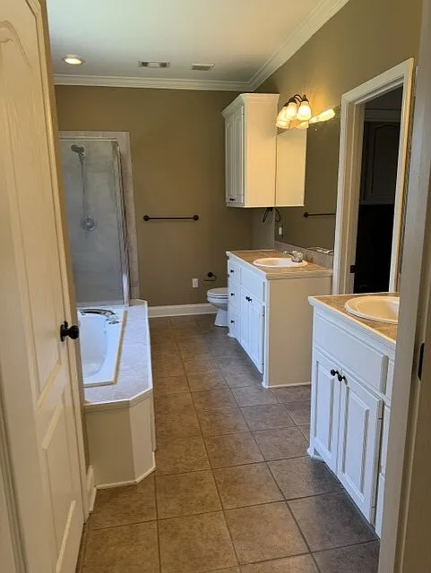 631 Huntington Dr. - 1 — Photo 3
