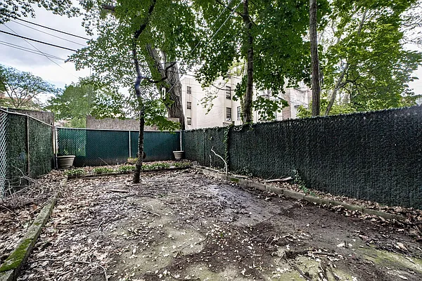 Sold by Compass | media 6