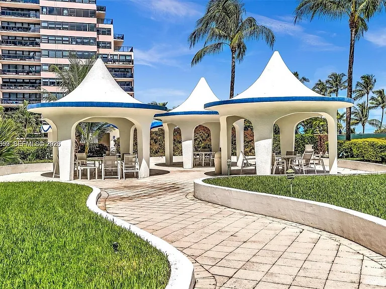 5161 Collins Ave #1017 — Photo 32