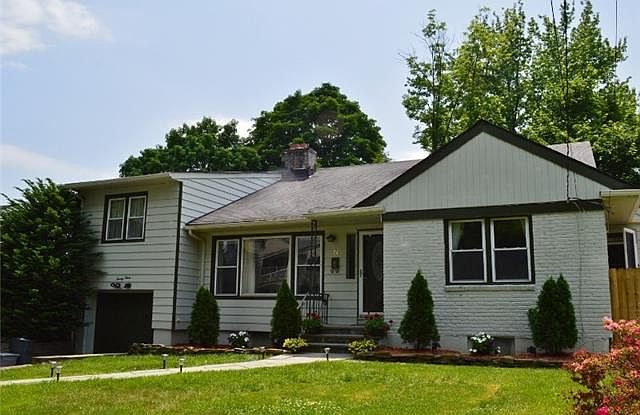 1st image of 23 Vivian Dr