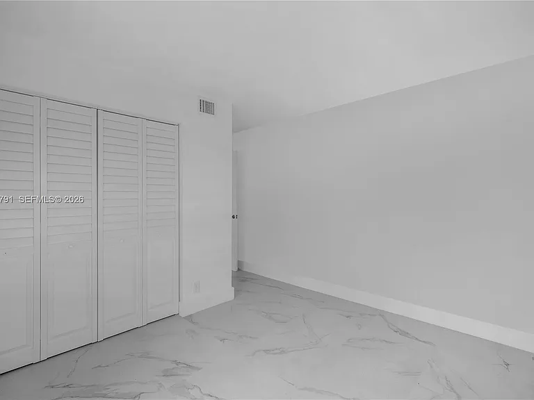 414 SE 14th St #3 — Photo 12