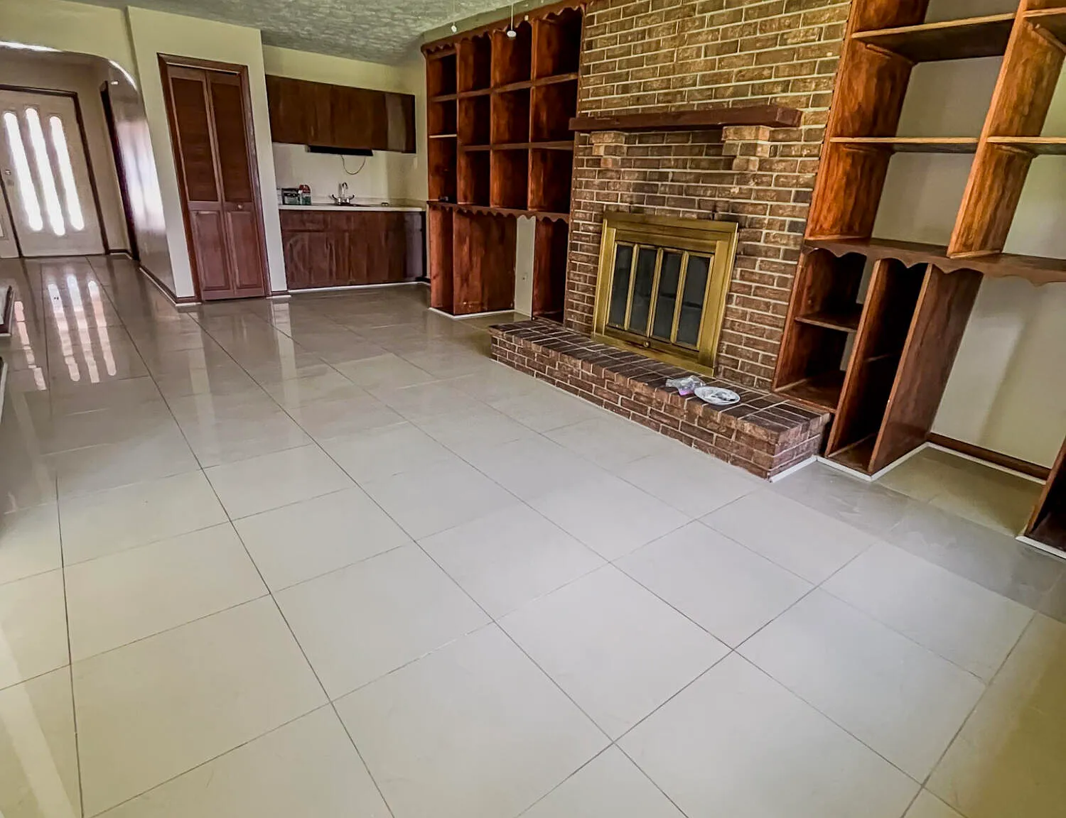 4 bed, 3.0 bath, 2516 sqft, $2,250 — Photo 2